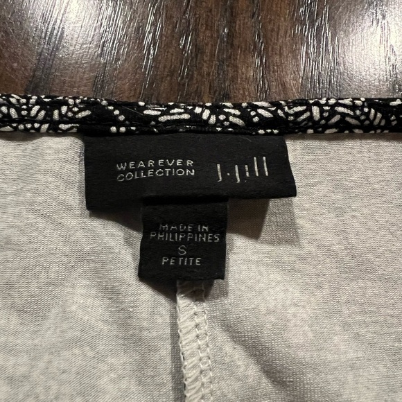 J Jill Wearever black & white pleated stretch rayon floral print v-neck dress SP - Picture 3 of 5